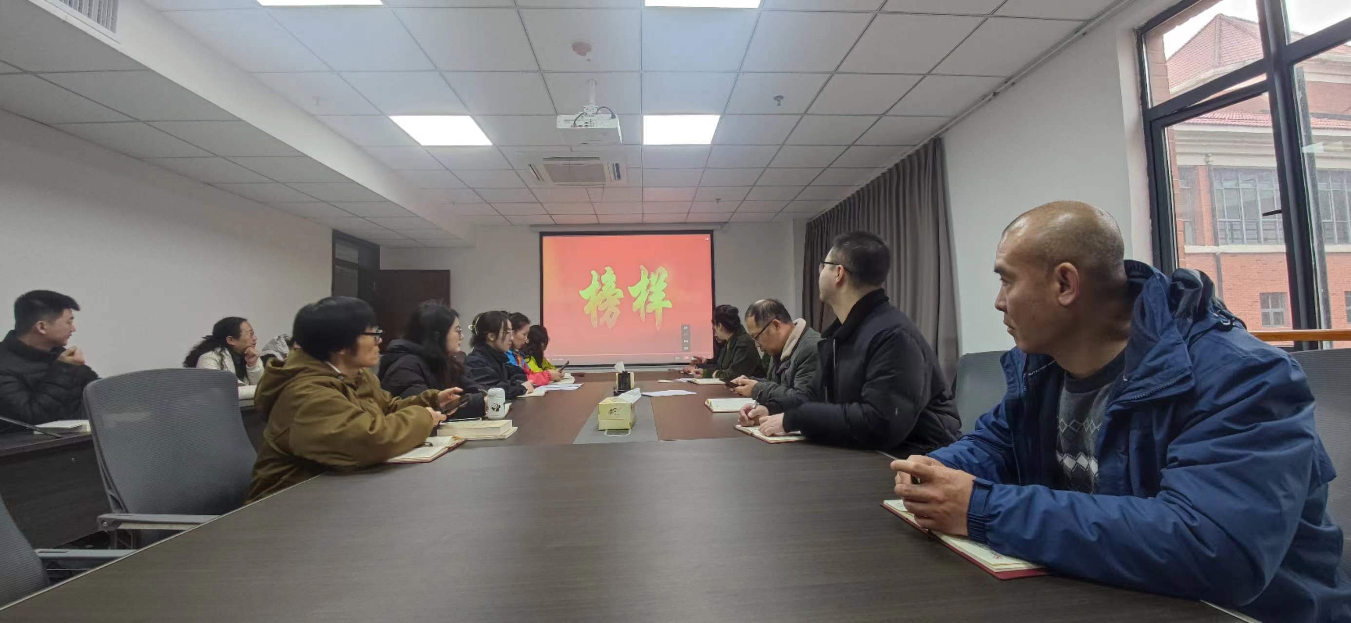 淮糧集團(tuán)機關(guān)黨支部組織觀看《榜樣8》